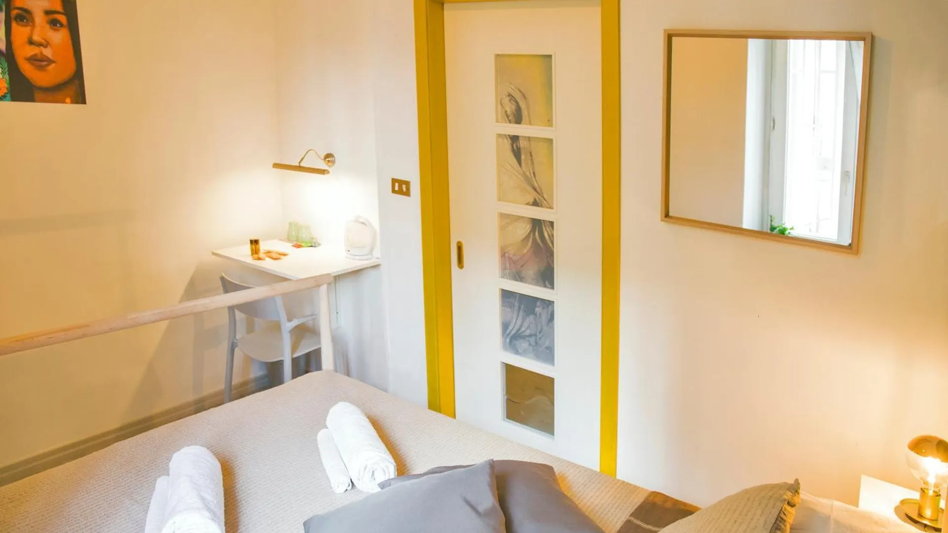 Napoli Connect Guesthouse 0*, Naples